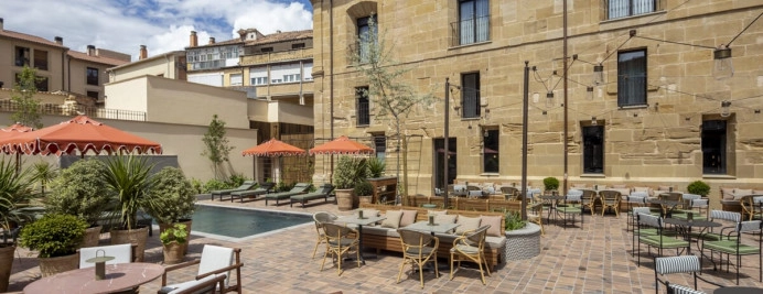 005-terraza-piscina-ventilla-haro.jpg
