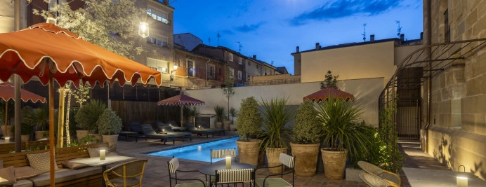 50-terraza-piscina-noche-ventilla-haro.jpg